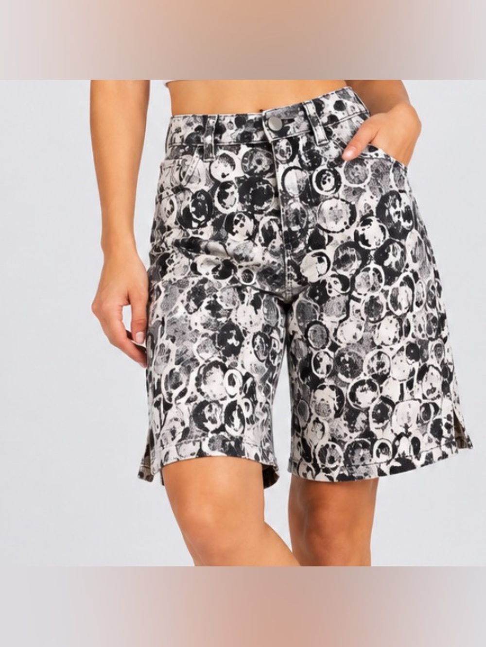 Carré Noire Black & White Abstract Print Jean Shorts for Women XS Size